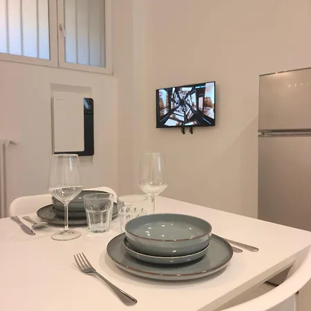 Duomo 10 Min - Spacious With Ac, Dryer & Self Check-in * ميلان