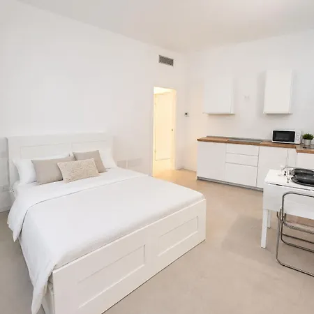 شقة Duomo 10 Min - Spacious With Ac, Dryer & Self Check-in ميلان