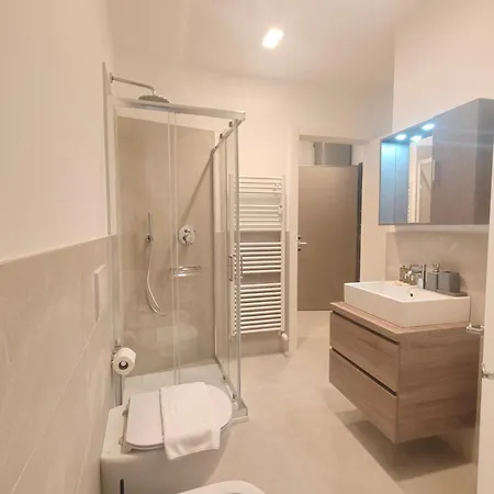 شقة Duomo 10 Min - Spacious With Ac, Dryer & Self Check-in *