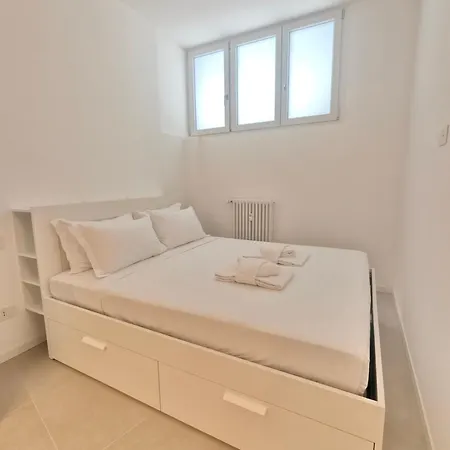 Duomo 10 Min - Spacious With Ac, Dryer & Self Check-in Apartman *